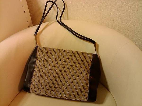  BOTTEGA VENETA ボッテガヴェネタ ロゴショルダーバッグ(かばん、バッグ)｜売買されたオークション情報、yahooの商品情報をアーカイブ公開 - オークファン 女性用