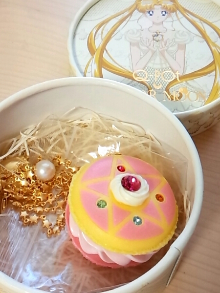 Q-pot. セーラームーン マカロンネックレス 伊勢丹 サマンサ