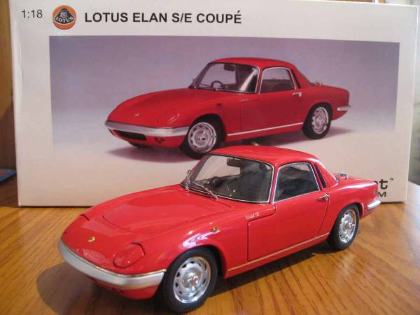 オートアート1/18ロータスエランSE クーペ赤　美品