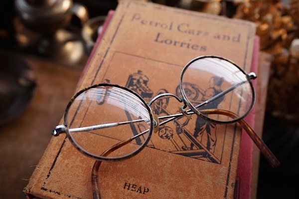 古い丸眼鏡　アンティーク