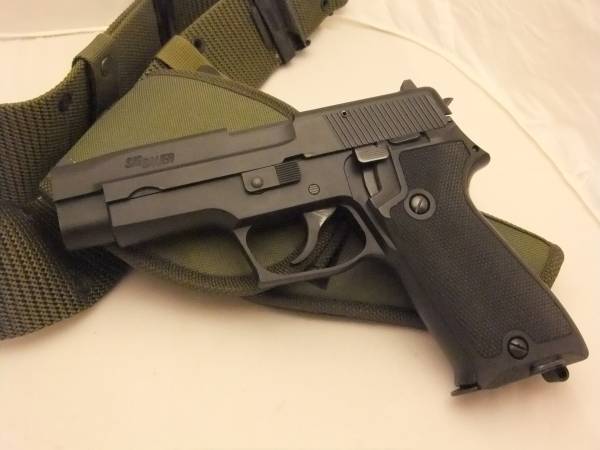 ミリタリー モデルガン(ジャンク)MGC P220 ガスガンMGCグロック17