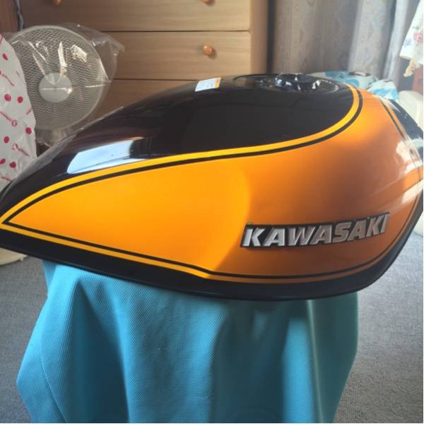ゼファー1100純正タンク カワサキゼファー1100純正タンクです 【公式通販】