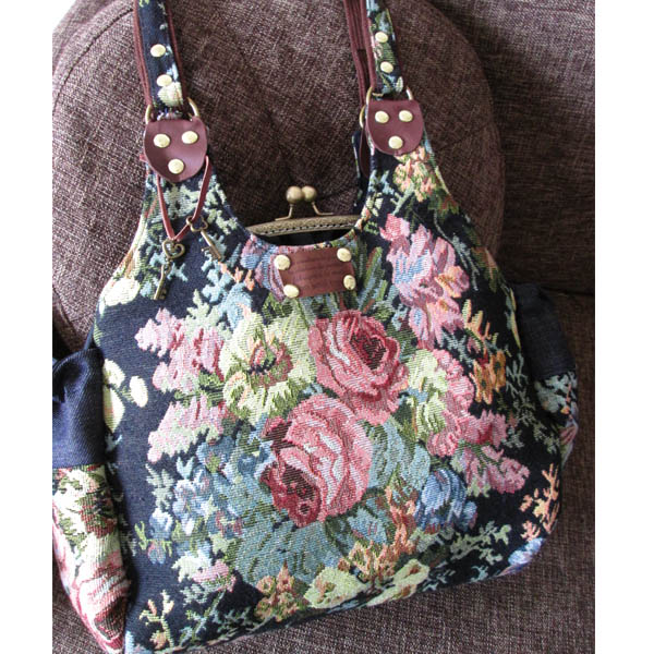 ハンドメイド＊薔薇 がま口 バッグ＊あおりポケット付き