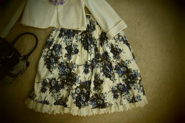 ★美品【ロイスクレヨン；フラワープリントレース付スカート】M