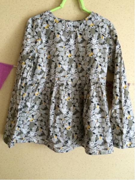 ★送料込み！美品！Bonpointリバティブラウス★ボンポワン