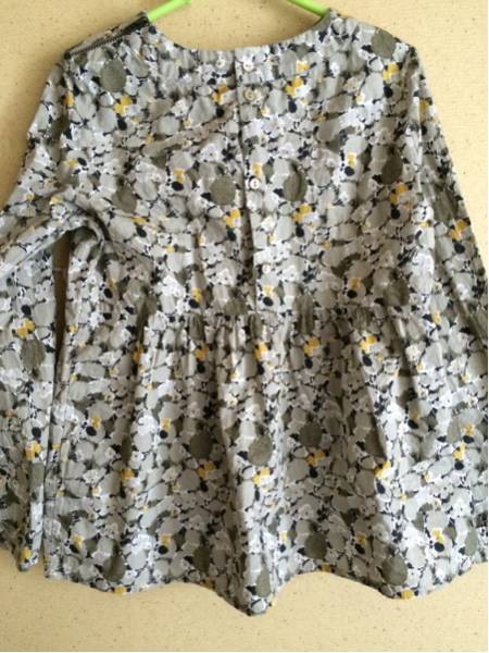 ★送料込み！美品！Bonpointリバティブラウス★ボンポワン