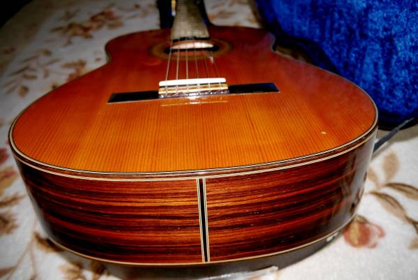 木目が美しい　★　ECOLE　E500　★　小平楽器製作