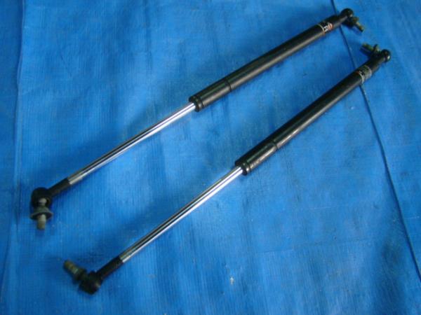 Y３３　セドリック　純正ボンネットダンパー[70GA31]