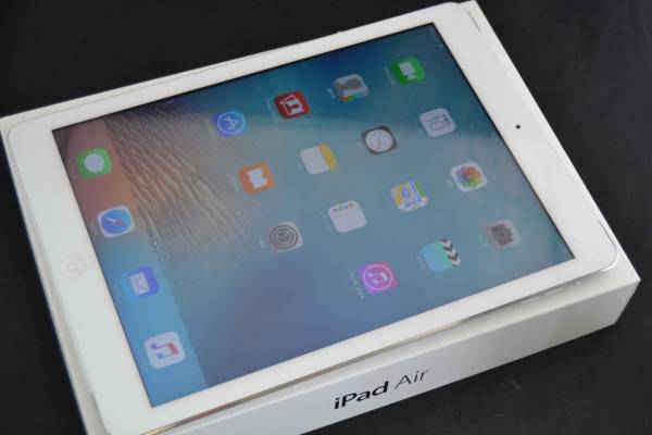 ☆動作OK☆ au Apple iPad Air 16GB シルバー MD794JA/A 3a16 iPad