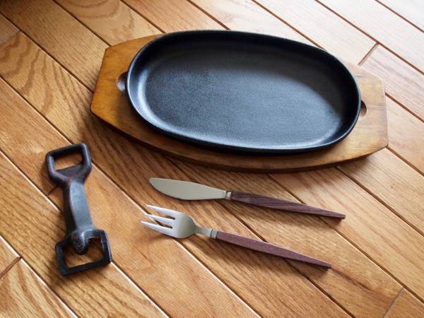 南部鉄器 盛栄堂 ステーキ皿 ナイフ＆フォーク付 新品未使用