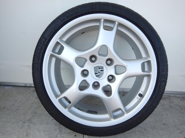ポルシェ 997 19インチホイールタイヤ付き4本セット