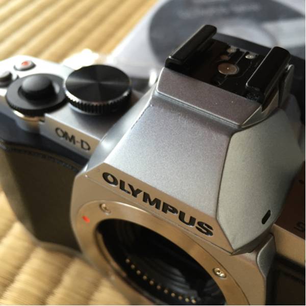 OLYMPUS オリンパス OM-D E-M5 シルバー ボディ m000316 OLYMPUS