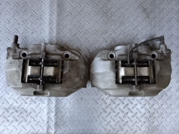 純正 UCF30 UCF31 セルシオ フロント キャリパー 左右 JZA80等