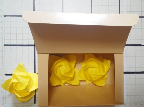 ハンドメイド 折り紙 壁面飾り 父の日 薔薇 立体 バラ3個 折り紙 千代紙 売買されたオークション情報 Yahooの商品情報をアーカイブ公開 オークファン Aucfan Com ハンドメイド 折り紙 壁面飾り 父の日 薔薇 立体 バラ3個 折り紙 千代紙 売買されたオークション情報 Yahooの商品情報をアーカイブ公開 オークファン Aucfan Com