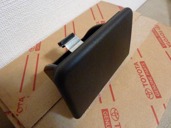 AE86 トレノ レビン 後期型 リヤ 灰皿 黒 純正新品