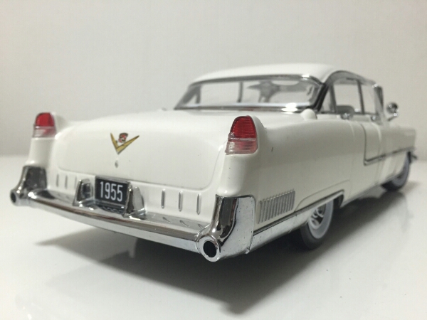 GL/'55 Cadillacキャデラック フリートウッド 白x白 1/18 キャデラック