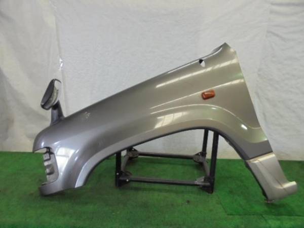 ビッグホーンUBS69GW左フロントフェンダーパネル