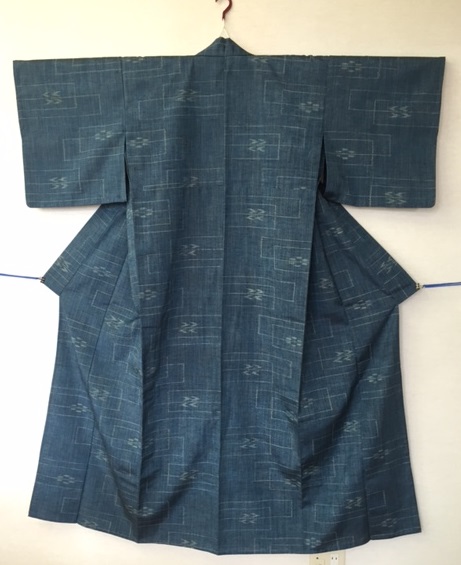 ☆美品☆薄紺 紬（単衣）長方形幾何学模様-J001