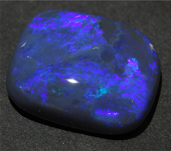 ブラックオパール 10.7ct 大ネオン遊色 ライトニングリッジ 大粒