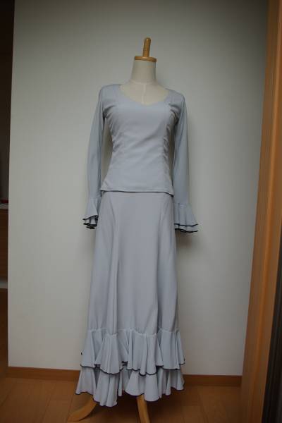 スペイン製フラメンコ衣装ツーピース　ライトブルーグレー　