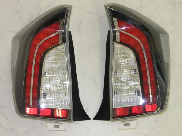 トヨタZVW30プリウスG's後期純正テールランプ左右セット中古品