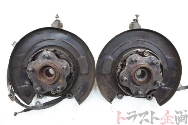 2716403 リアハブナックル左右 スカイライン ECR33 前期