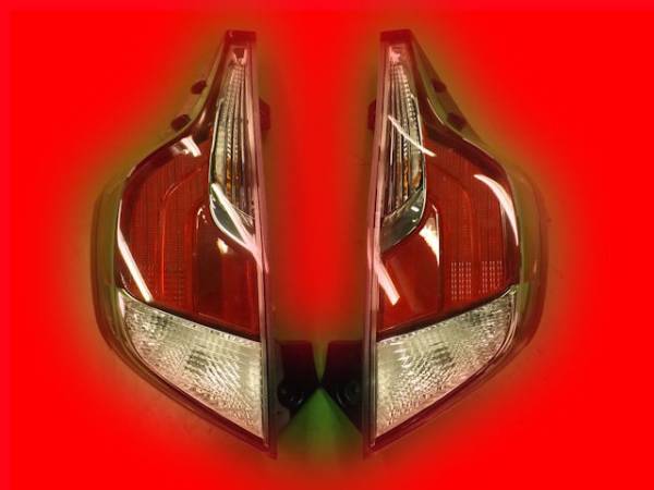 アクア 後期 純正 テールランプセット NHP10