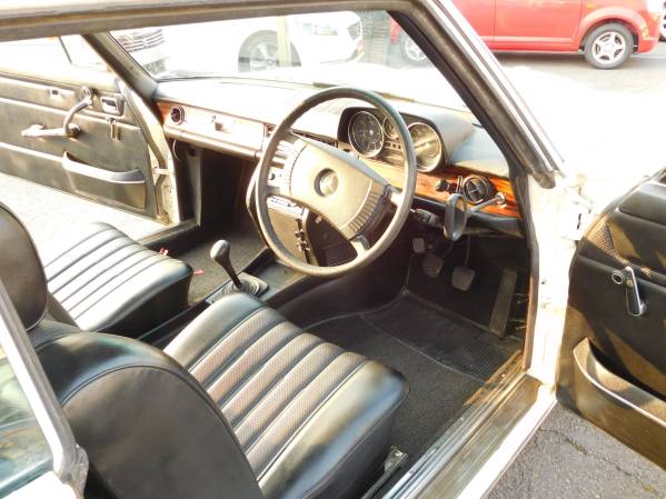 ベンツ280CEクーペ 4速MT 元警察車両 激レア 旧車 右ハンドル_7