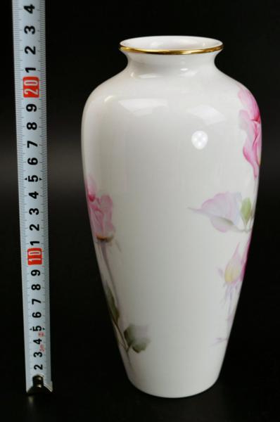 武蔵野雑貨店○ノリタケ 画工サイン「T.AIDA」バラ 花瓶○ ご来店