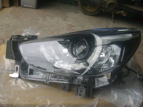 マツダ デミオ現行型LED左ヘッドライト中古品 ライト 自動車