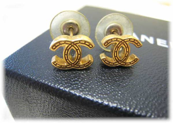 CHANEL 正規品 ココマーク 格子柄ピアス ゴールド 中古 イヤリング