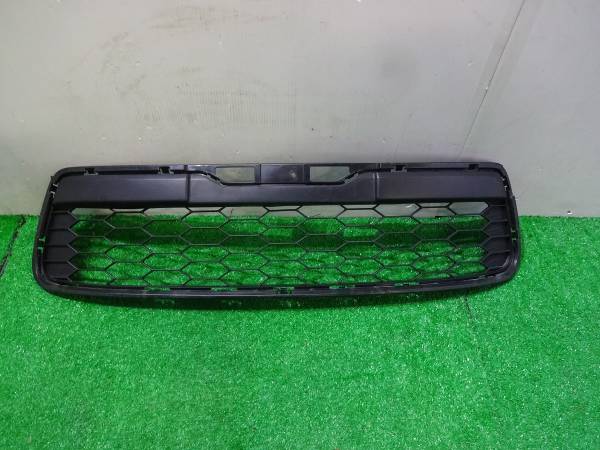 ホンダ フリードHV GP3 後期 純正フロントバンパーグリル 5242