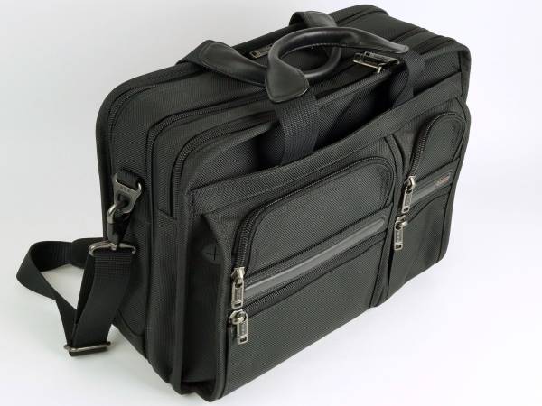 TUMI エクスパンダブル コンピューター ブリーフケース 26141 D4