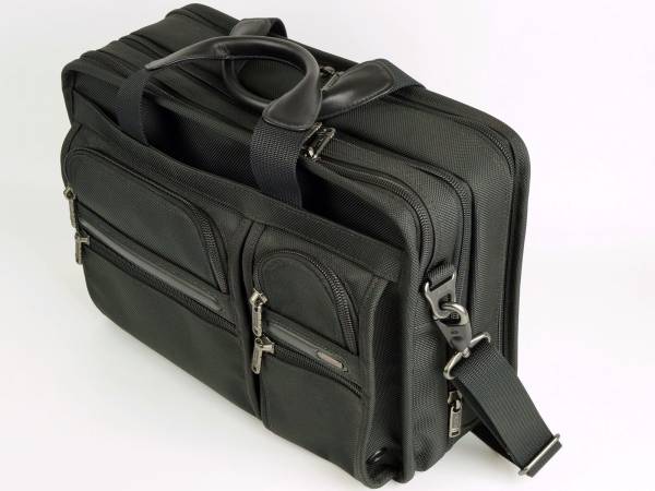 TUMI エクスパンダブル コンピューター ブリーフケース 26141 D4