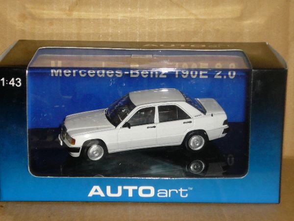 1/43 AUTOart Mercedes-Benz 190E 2.0 白