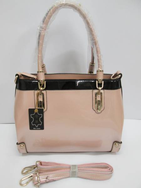 新品♪上質牛革レザーエナメルバッグベージュ×黒ショルダー紐