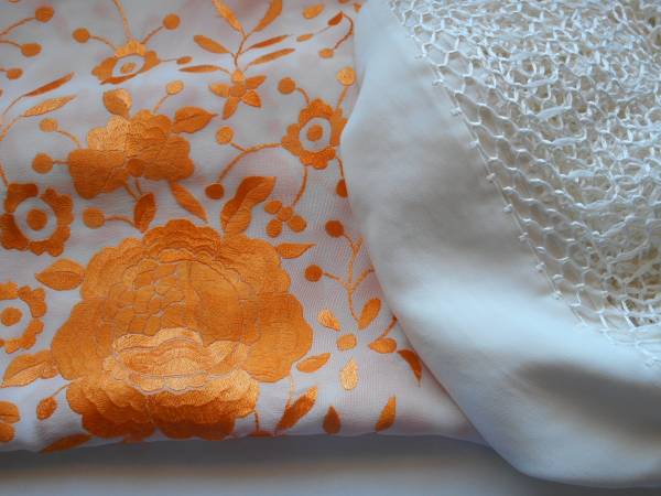 〓国内送無 フラメンコ マントン シルク 白×オレンジ 刺繍即茨