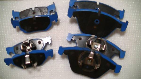 BMW E90 E91 E84x1　低ダストブレーキパット　クランツジガ
