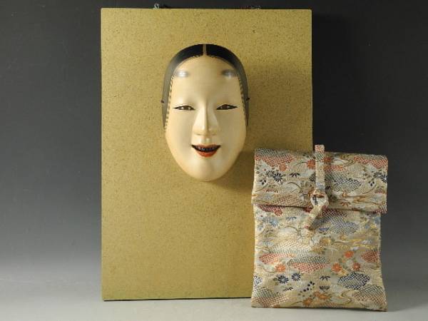 ◇栄◇彫刻家 木彫 無垢 小面 能面 飾面 仕覆 無傷完品 38n186 ◇ 根付