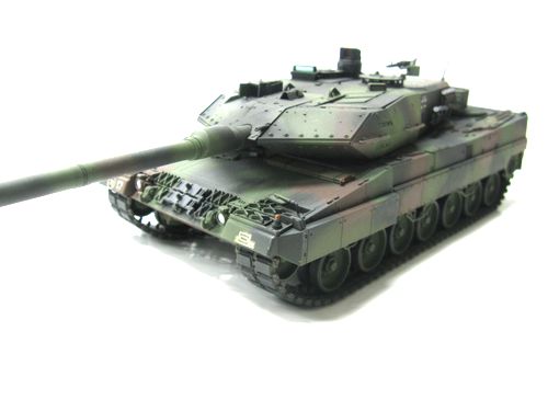 タミヤ　マスターワーク 1/35 レオパルト2A6　【完成品】