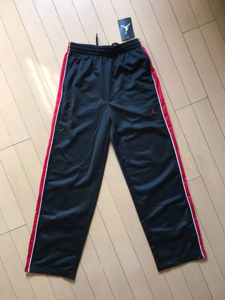 本物新品底値ジョーダンの長パンツ140-150ｃｍ赤黒