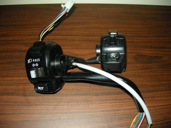 マジェスティー125 ウインカースイッチ　新古 おまけ付き_1