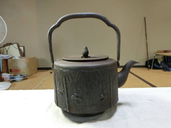 龍文堂造 鉄瓶 D-374□時代古い鉄瓶 竹に雀八角造り ◯房 24日落札日