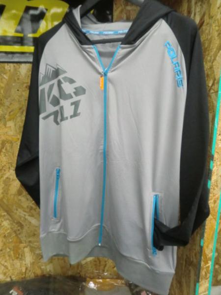 POLARIS パーカー　Ｌサイズ