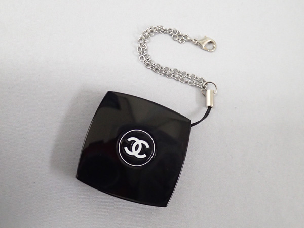 CHANEL(シャネル)ノベルティ ミニミラー コンパクト ストラップ
