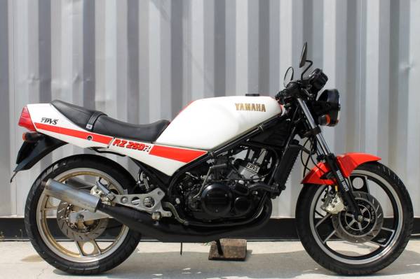 希少 絶版2スト 初期型 RZ250R 29L オムスビ テール オリジナル 【公式 希少 絶版2スト 初期型 RZ250R 29L オムスビ テール オリジナル 【公式