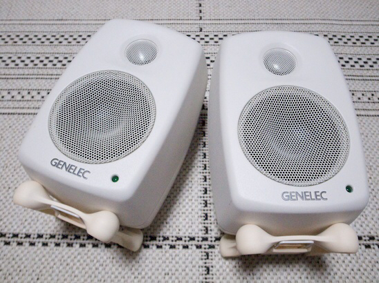 ストアイチオシ GENELEC 6010A ホワイト モニタースピーカー 【公式通販】