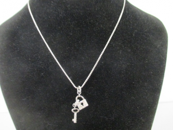 スワロフスキー ネックレス 新品同様 シルバー×クリア