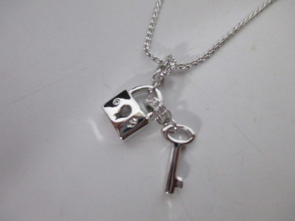 スワロフスキー ネックレス 新品同様 シルバー×クリア