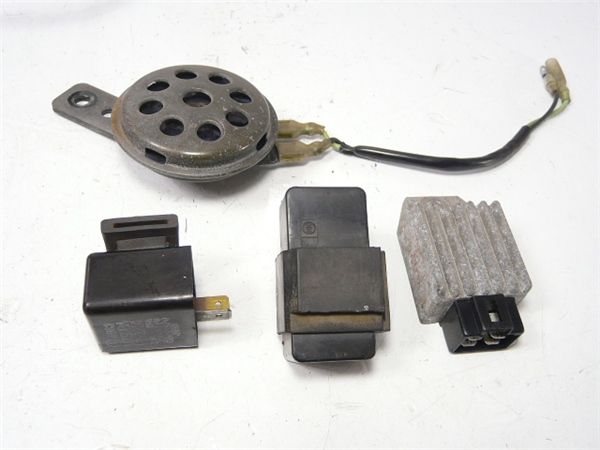 ベンリィCD50/90 純正 実動外し 電装 CDI コイル レギュレーター